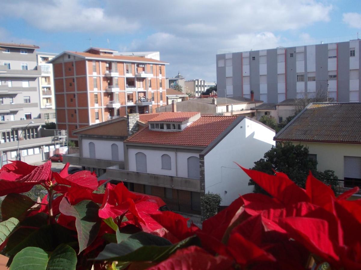 Domus Aurea Bed & Breakfast Oristano Exterior photo